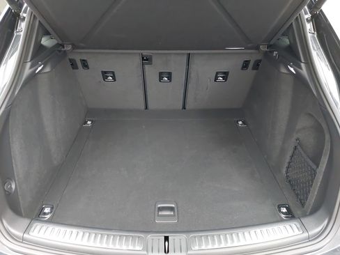 Certified 2025 Porsche Macan image 14