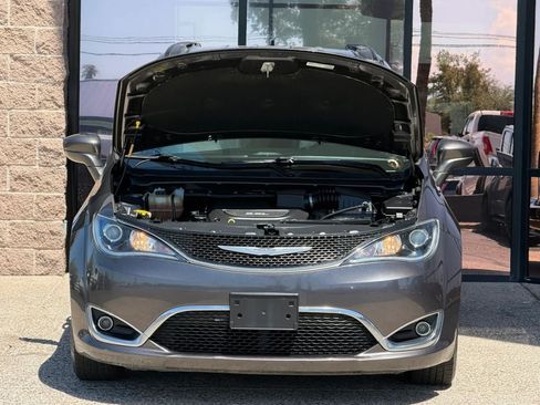 Used 2017 Chrysler Pacifica Touring-L w/ Tire & Wheel Group FWD image 21