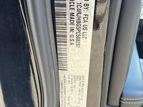 Used 2023 Jeep Grand Cherokee Limited AWD/4WD image 59
