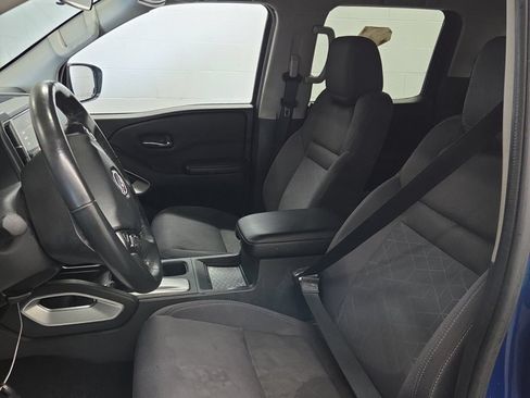 Used 2025 Nissan Frontier SV w/ SV Convenience Package RWD image 3