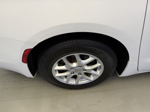 Used 2017 Chrysler Pacifica Touring FWD image 8