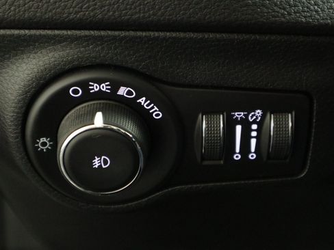 Used 2021 Jeep Compass Latitude FWD image 32