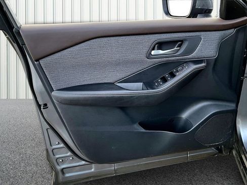 Used 2021 Nissan Rogue SV image 19