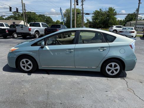 Used 2014 Toyota Prius Three w/ Preferred Accessory Package FWD image 7