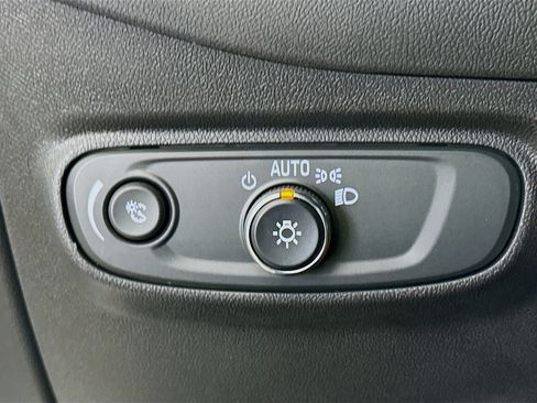 Used 2023 Chevrolet Equinox LS w/ LS Convenience Package FWD image 16