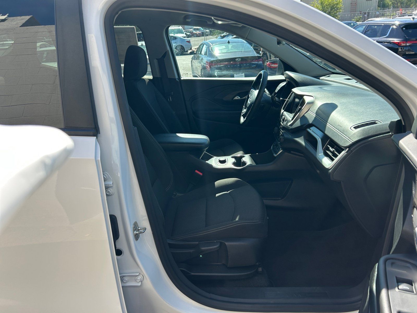 Used 2024 GMC Terrain SLE FWD image 31