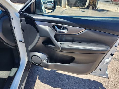 Used 2015 Nissan Rogue SV w/ SV Moonroof Package AWD/4WD image 18