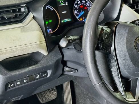 Used 2020 Toyota RAV4 XLE w/ Convenience Package AWD/4WD image 10