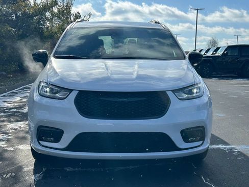 New 2026 Chrysler Pacifica Select w/ S Appearance Package FWD image 2