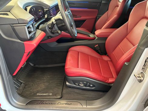 Used 2025 Porsche Macan Turbo Electric w/ Premium Package image 23