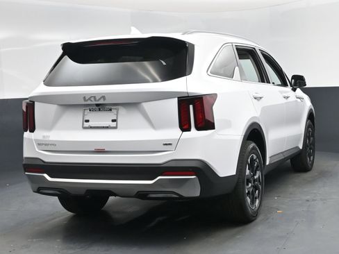 New 2026 Kia Sorento S image 10