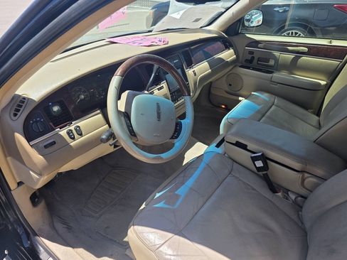 Used 2006 Lincoln Town Car Designer Series RWD image 17
