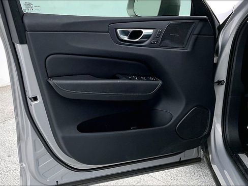 Certified 2023 Volvo XC60 B5 Ultimate w/ Climate Package image 22