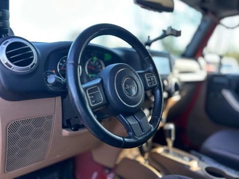 Used 2014 Jeep Wrangler Unlimited Sahara image 16