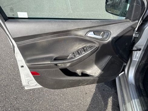 Used 2015 Ford Focus SE w/ SE Sport Package image 14