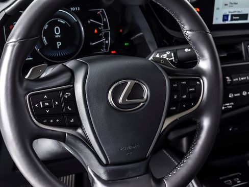 Used 2025 Lexus ES 300h w/ Premium Package FWD image 18