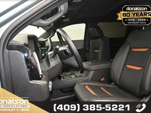 Used 2025 GMC Sierra 2500 AT4 w/ AT4 Premium Plus Package AWD/4WD image 9