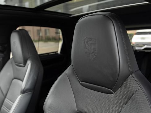 Certified 2019 Porsche Cayenne AWD/4WD image 23
