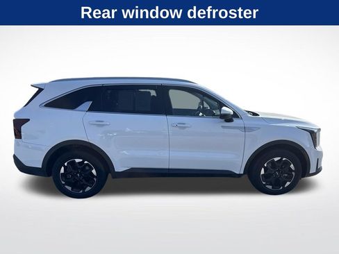 Used 2024 Kia Sorento S FWD image 4