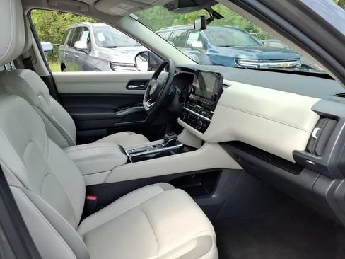 Used 2025 Nissan Pathfinder SL FWD image 24