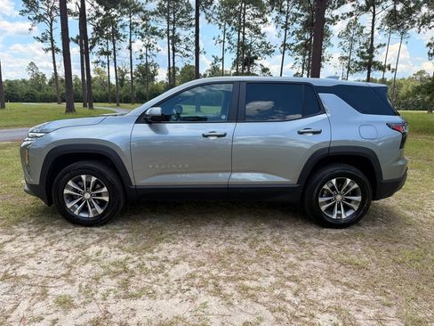 Used 2026 Chevrolet Equinox LT FWD image 2