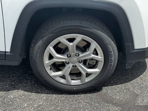 Certified 2024 Jeep Compass Latitude AWD/4WD image 9