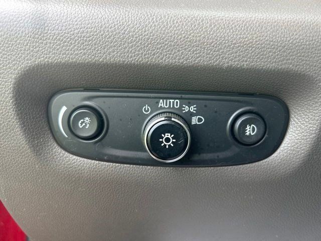 Used 2021 Chevrolet Traverse LT FWD image 19
