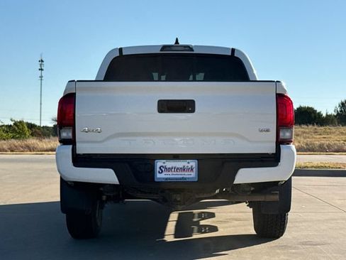 Used 2021 Toyota Tacoma SR AWD/4WD image 7