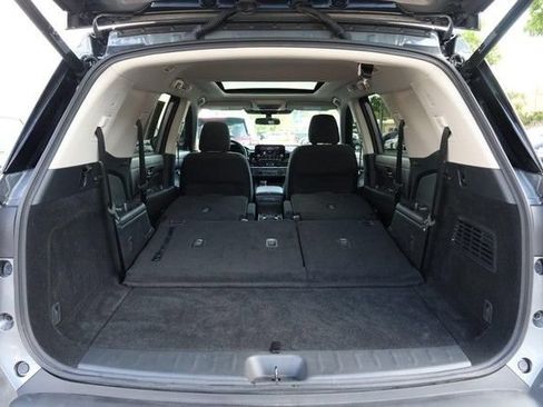 Certified 2025 Nissan Pathfinder SV w/ SV Premium Package FWD image 9