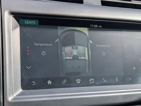 Used 2020 Land Rover Discovery SE image 16