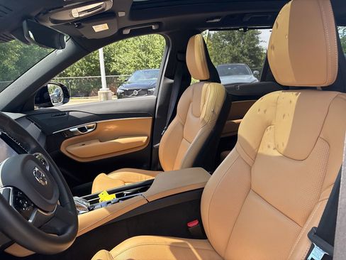 Used 2023 Volvo XC90 T8 Ultimate AWD/4WD image 18