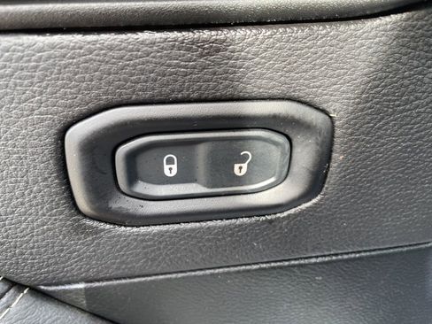 Used 2022 Jeep Wrangler Unlimited Sahara image 11