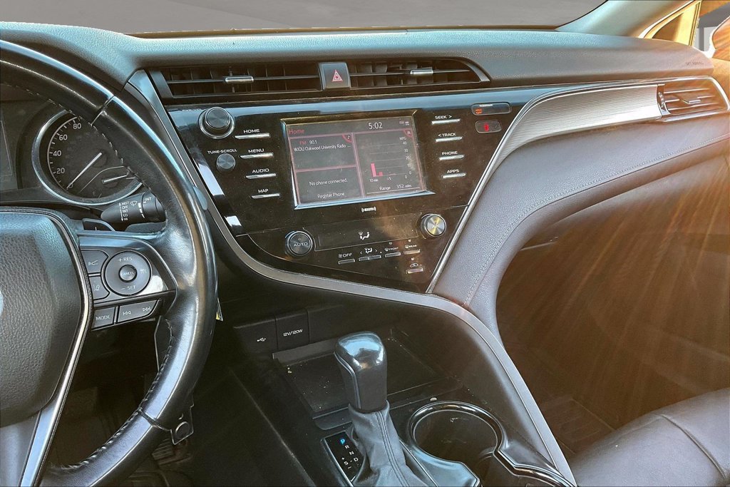 Used 2020 Toyota Camry SE FWD image 9