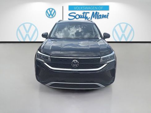 Used 2022 Volkswagen Taos SE FWD image 2