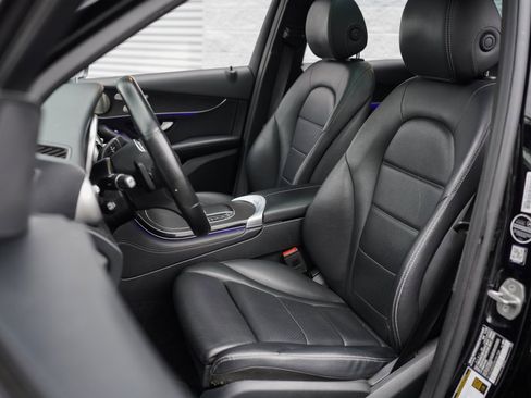 Used 2021 Mercedes-Benz GLC 300 4MATIC image 22