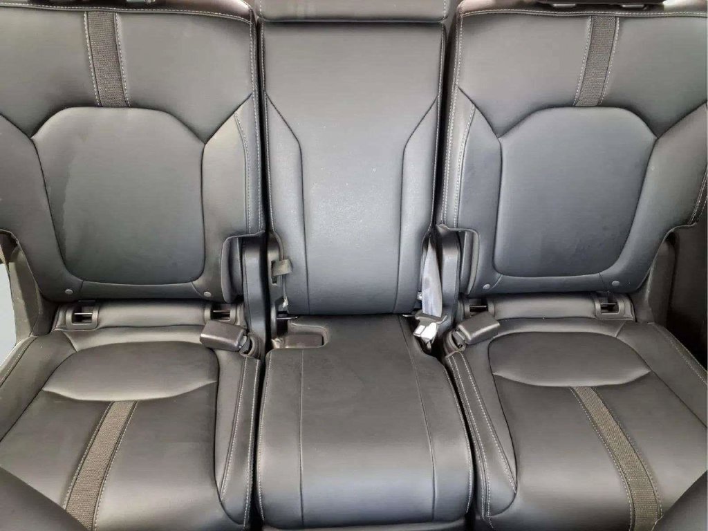 Used 2025 Honda Pilot Touring image 17