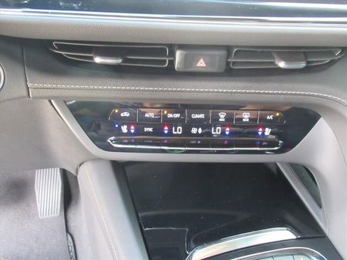 Used 2023 Buick Envision Avenir image 23