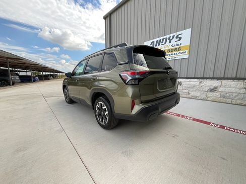 Used 2026 Subaru Forester Premium AWD/4WD image 7