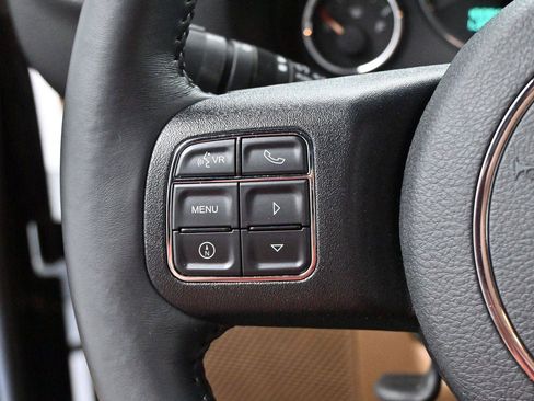 Used 2017 Jeep Wrangler Unlimited Sahara w/ Connectivity Group AWD/4WD image 17