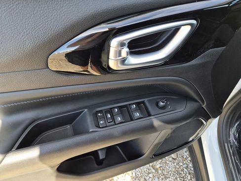 New 2026 Jeep Compass Latitude image 12