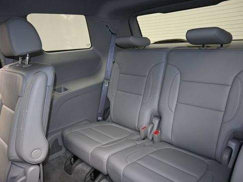 Used 2021 GMC Acadia SLT w/ Technology Package FWD image 20