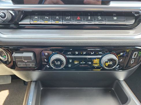 Certified 2026 Chevrolet Silverado 1500 High Country w/ Technology Package AWD/4WD image 19
