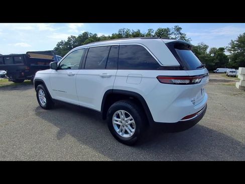 Used 2023 Jeep Grand Cherokee Laredo w/ Luxury Tech Group I AWD/4WD image 6