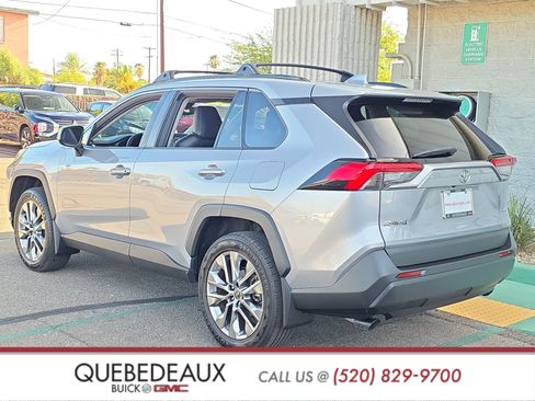Used 2022 Toyota RAV4 XLE Premium FWD image 5