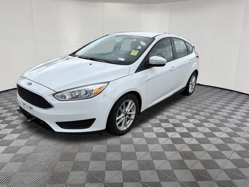 Used 2015 Ford Focus SE w/ SE Cold Weather Package FWD image 12