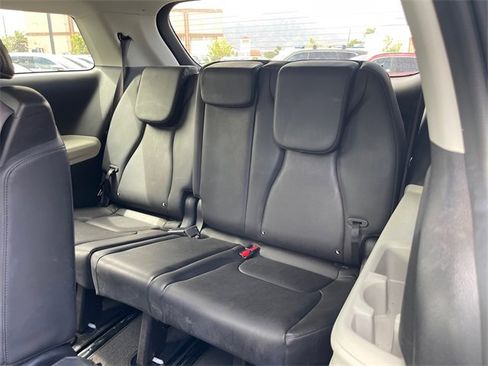 Used 2024 Kia Carnival LX image 13