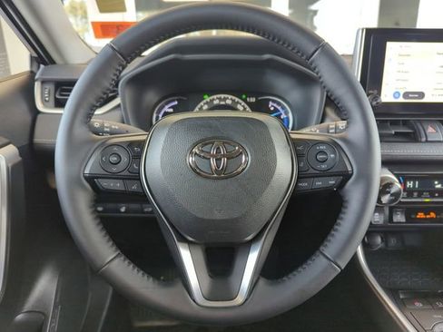 Used 2025 Toyota RAV4 XLE image 18