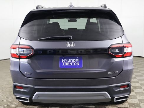 Used 2024 Honda Pilot Touring image 13