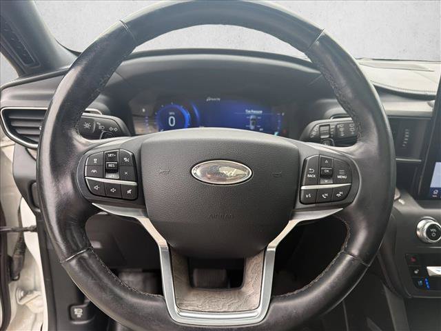 Used 2020 Ford Explorer Platinum w/ Premium Technology Package AWD/4WD image 12