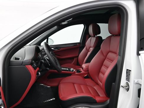 Used 2026 Porsche Macan AWD/4WD image 5